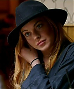 Lindsay-S01E02-0329.jpg